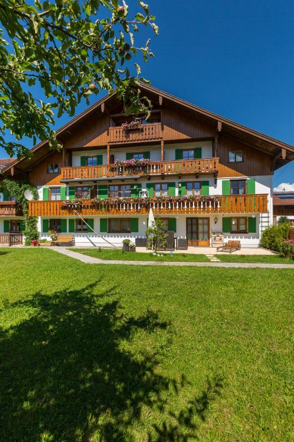 Jägerhof Und Jägerstadel *